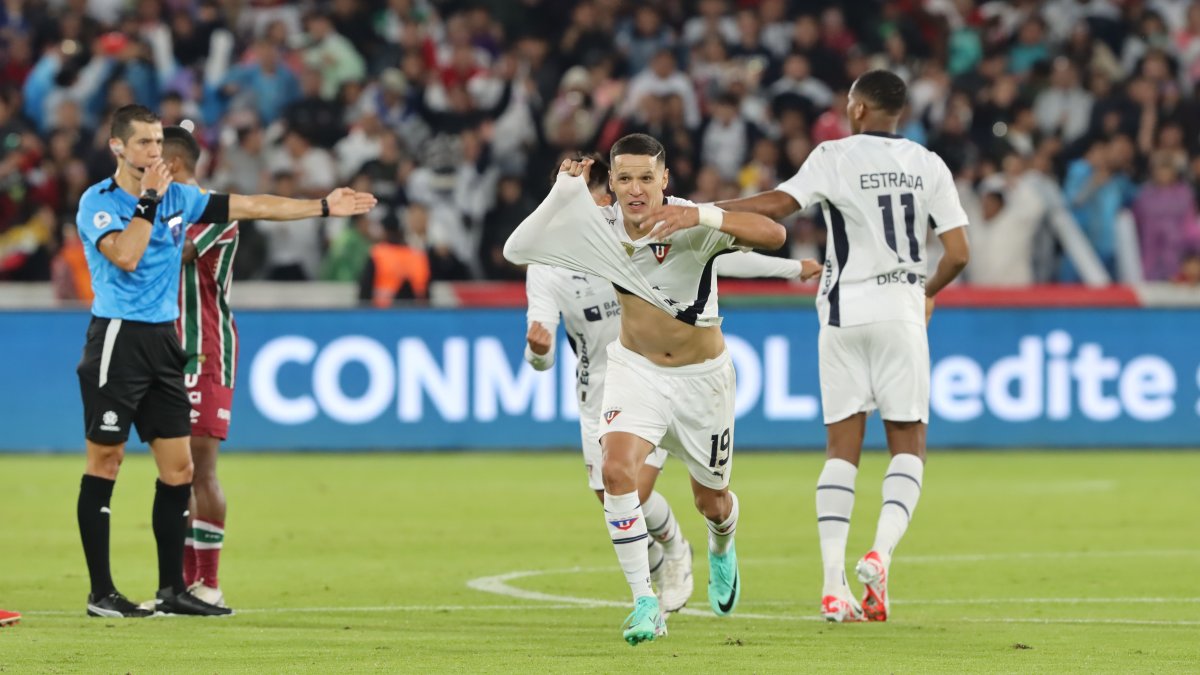 La celebración del delantero paraguayo Álex Arce tras marcar el tanto de la victoria de Liga de Quito sobre Fluminense.