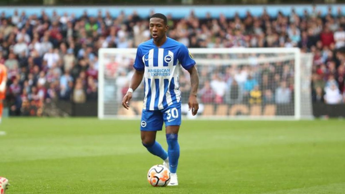 El ecuatoriano Pervis Estupiñán ha perdido la titularidad con Brighton.