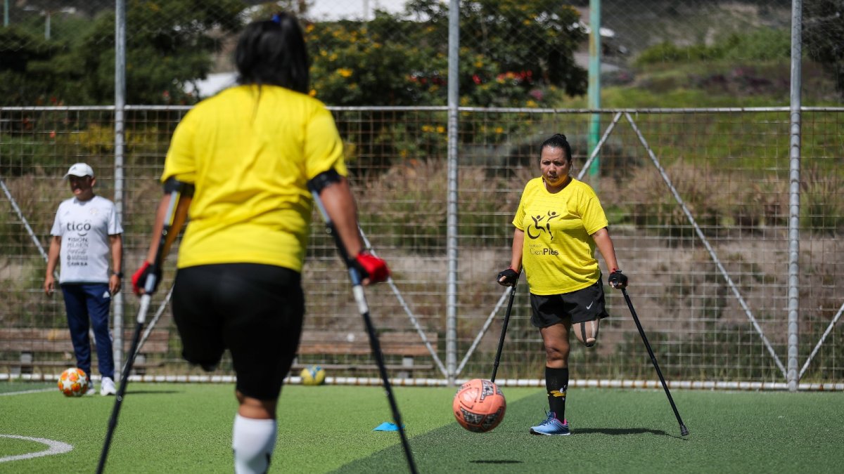 Las jugadores del Club Deportivo CienPiés durante los entrenamientos.