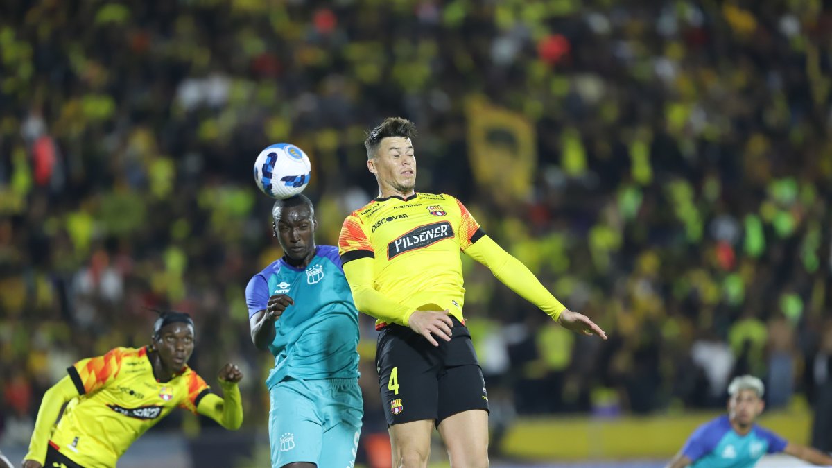 Barcelona presento su plantilla 2024 en la Noche Amarilla en el estadio Olímpico Atahualpa