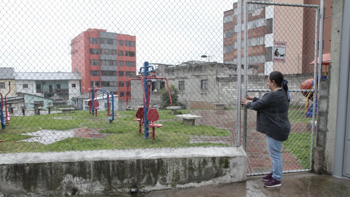 Situación. Denuncias se generan en varios parques del norte que se encuentran con candado. En la av. Brasil y Alcívar, nadie sabe quién tiene la llave de ingreso al lugar.
