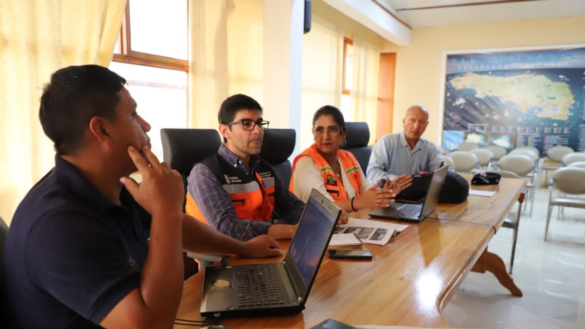 Acción. En las islas se determinan trabajos ante un posible tsunami.