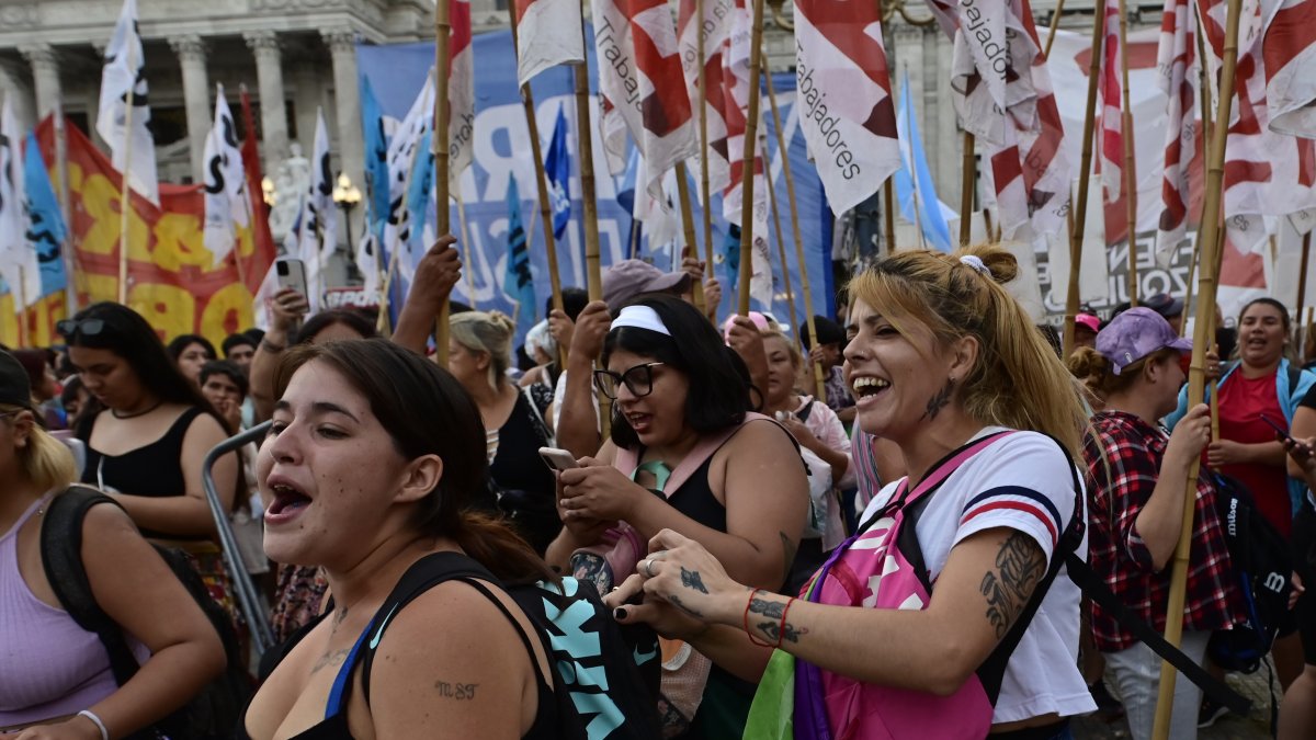 Varias personas se manifiestan en estos días en Buenos Aires (Argentina).