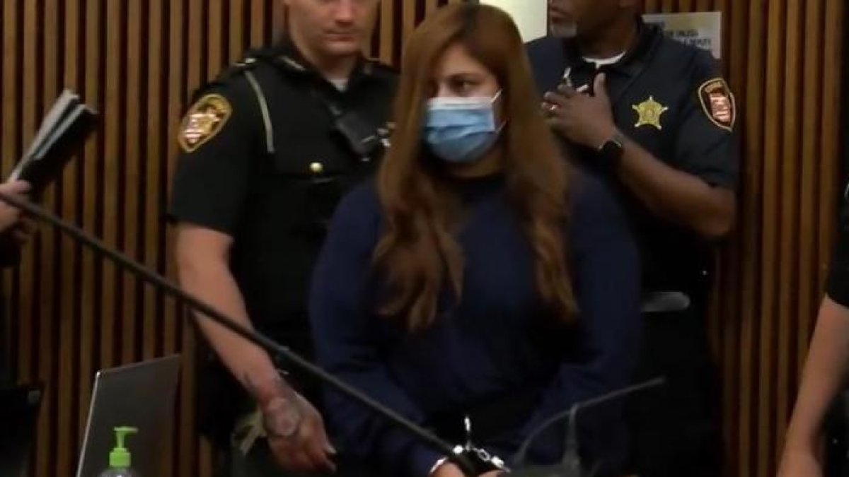 La mujer publicó una fotografía en Facebook un día después de irse de vacaciones y dejar a su bebé sola.