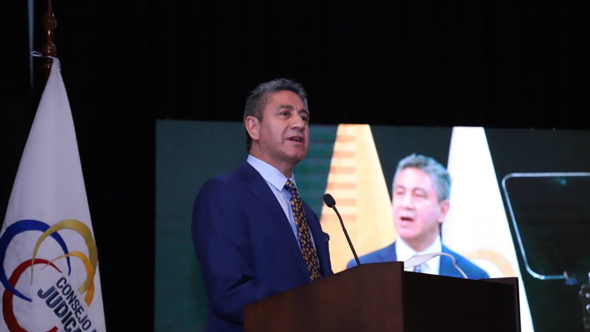 Fausto Murillo es señalado por arrogación de funciones, así como responsable en el deterioro del sistema de justicia.