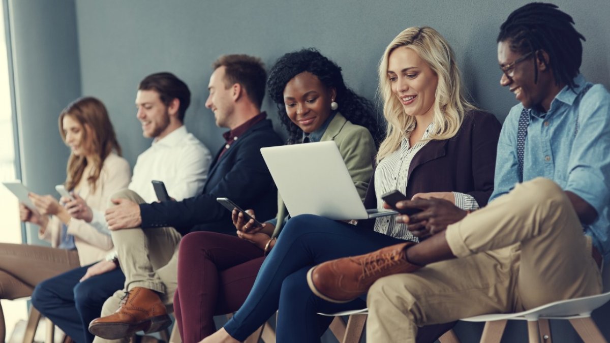 Los universitarios son aquellos que más buscan empleos con estos horarios.