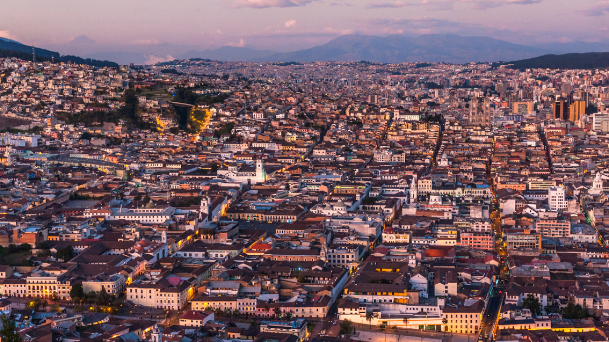 Quito es una de las ciudades donde rige el toque de queda.