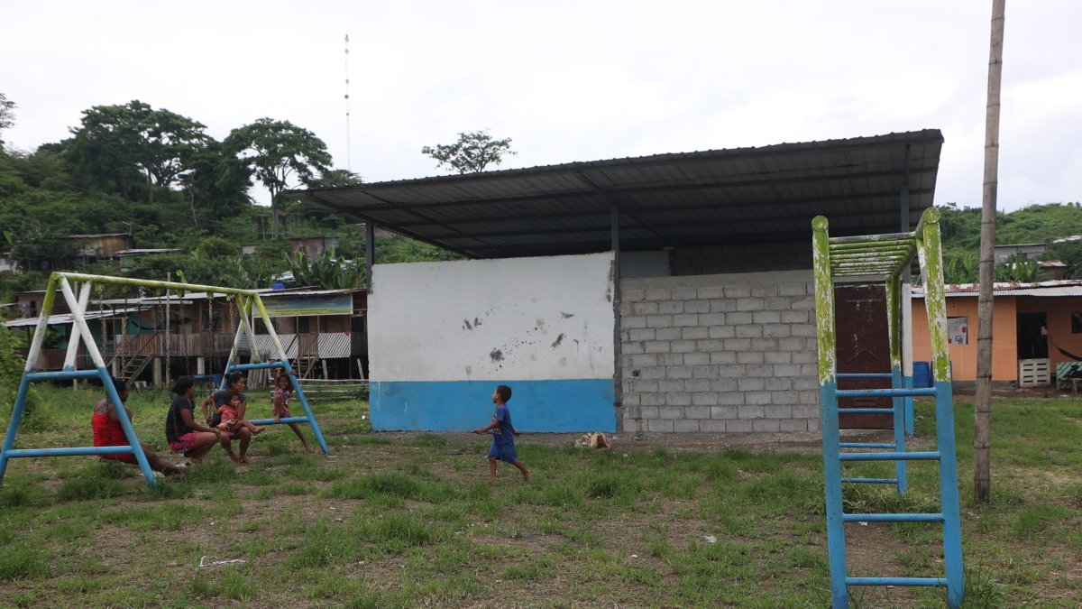 Asistencia. Debido a la lejanía de la comuna con la escuela, la deserción escolar es un problema constante.