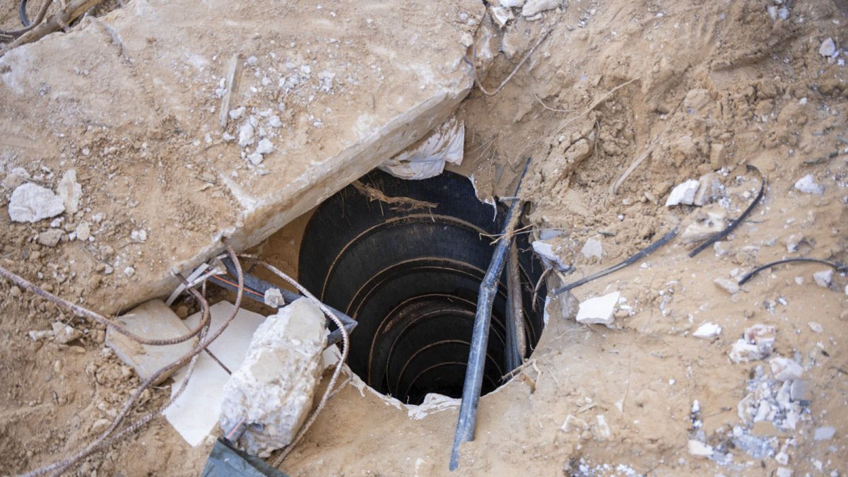 El Ejército israelí anunció este lunes el hallazgo de un túnel subterráneo de 10 kilómetros de largo en la Franja de Gaza, centro de una red que conectaba el norte con el sur del enclave.