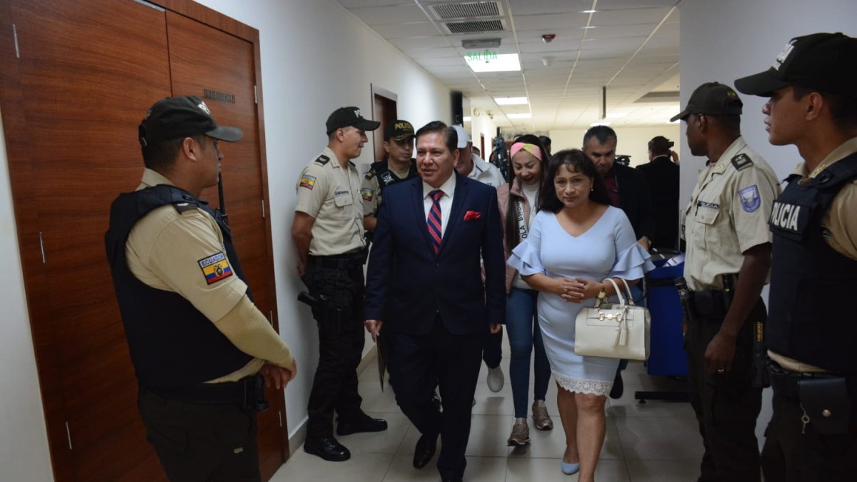 El abogado Luis Fernández acude a la audiencia preparatoria de juicio, este martes 27 de febrero de 2024.