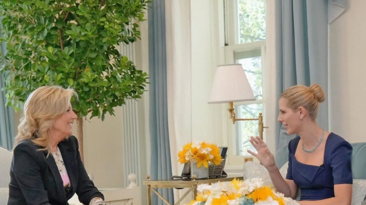 La primera dama de Ecuador, Lavinia Valbonesi y su homologa Jill Biden en una reunión en Washington, Estados Unidos.