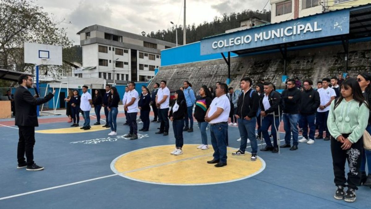Oportunidad. Estudiantes pueden culminar con su bachillerato.