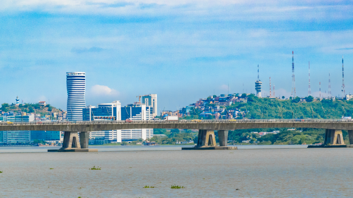 Guayaquil es una de las ciudades donde rige el toque de queda.