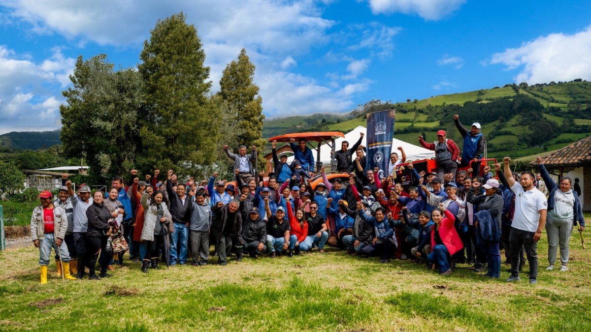 Campo.- Un grupo de agricultores que se dedican a cultivar la cebada maltera.