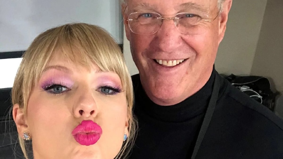 La relación entre padre e hija siempre ha sido estupenda. Scott Swift es conocido por los seguidores de su hija como Papá Swift.