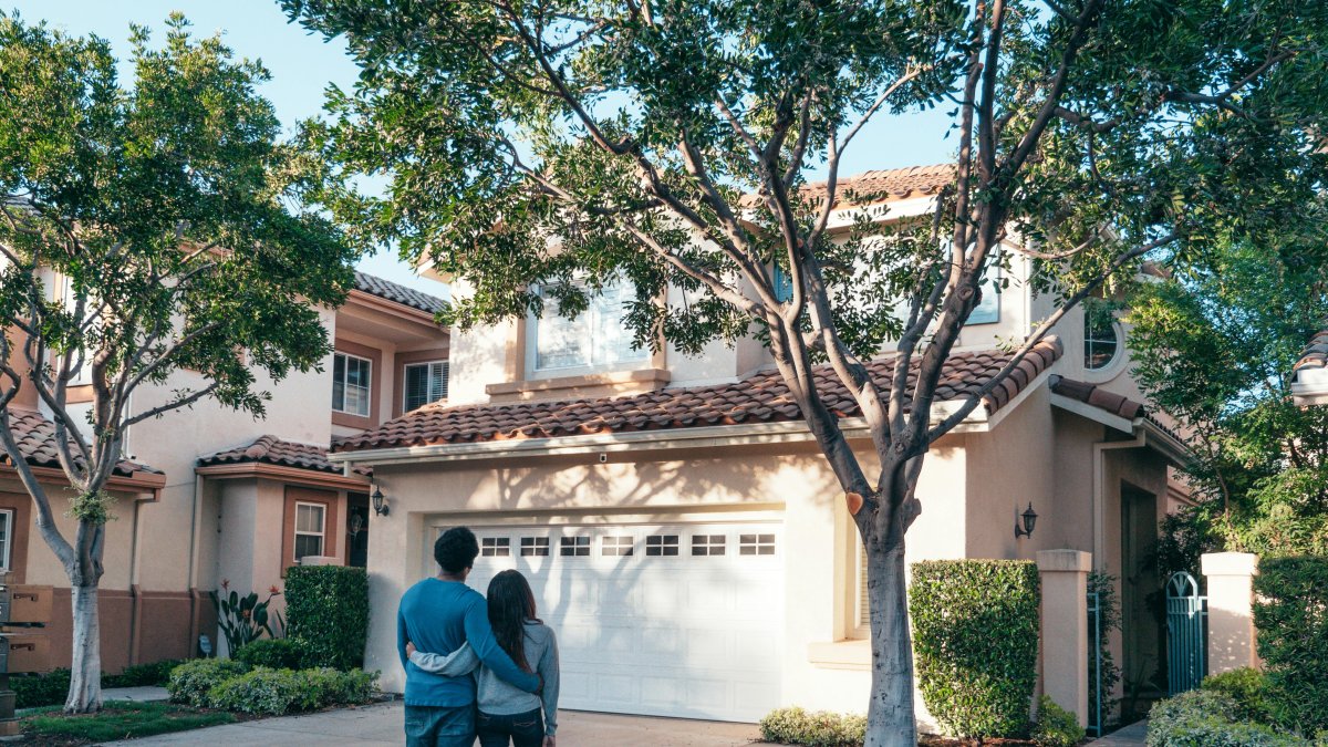 Venta. En distintos sectores del Puerto Principal se puede observar letreros de venta de bienes inmuebles.