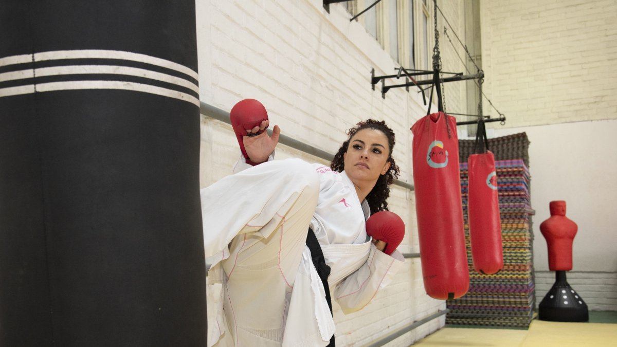 Factos, de padre ecuatoriano y madre colombiana, entrena y es federada por la Concentración Deportiva de Pichincha.