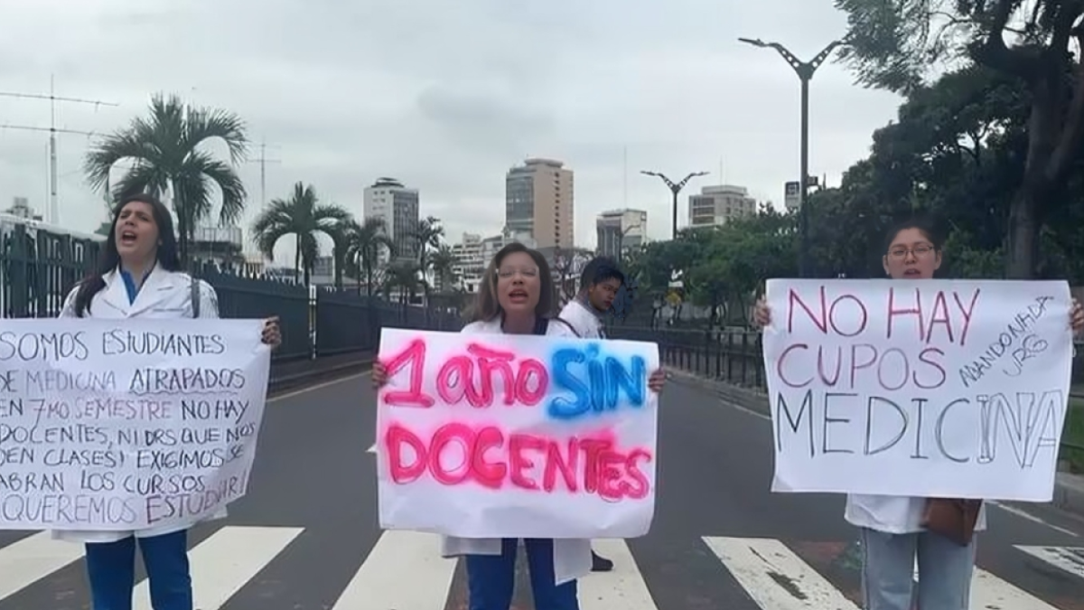Imágenes de la manifestación que se dio el 15 de febrero en los exteriores de la universidad. .
