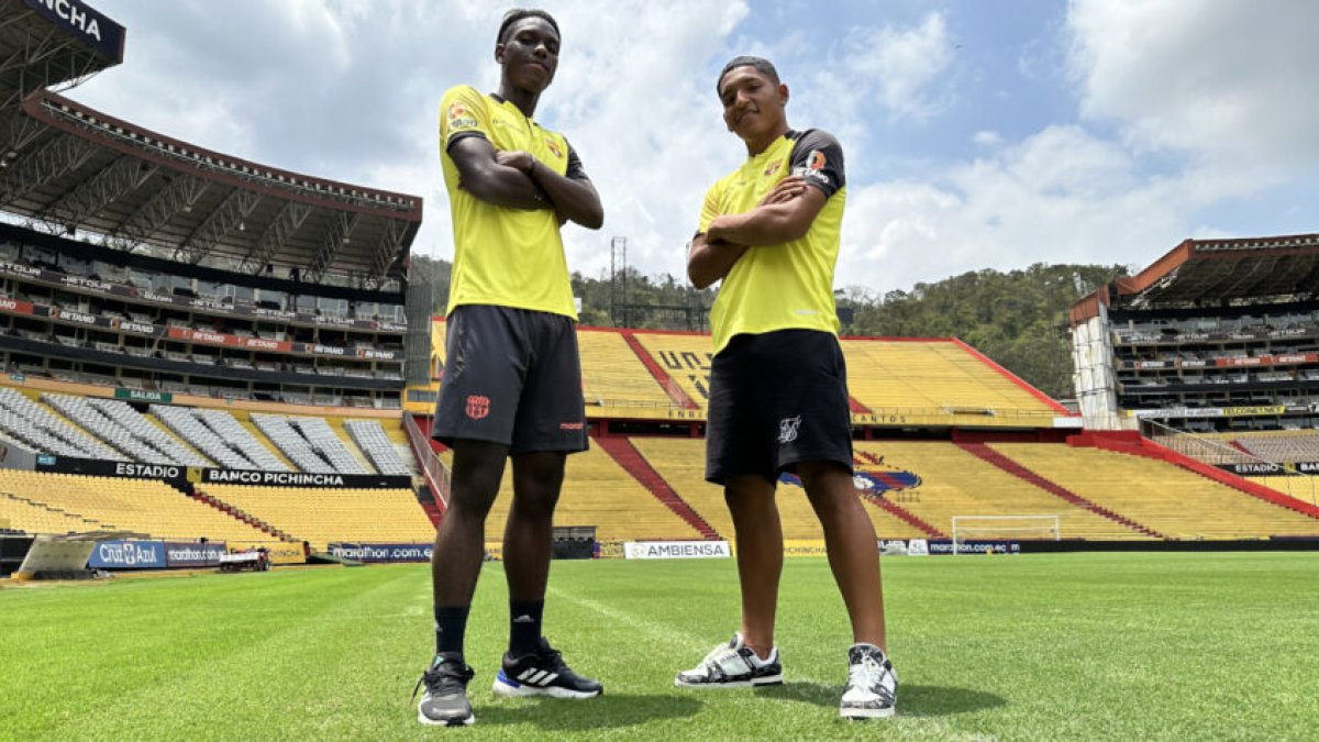 Alen Obando (i) y Jhon Acurio aparecen como las promesas de Barcelona