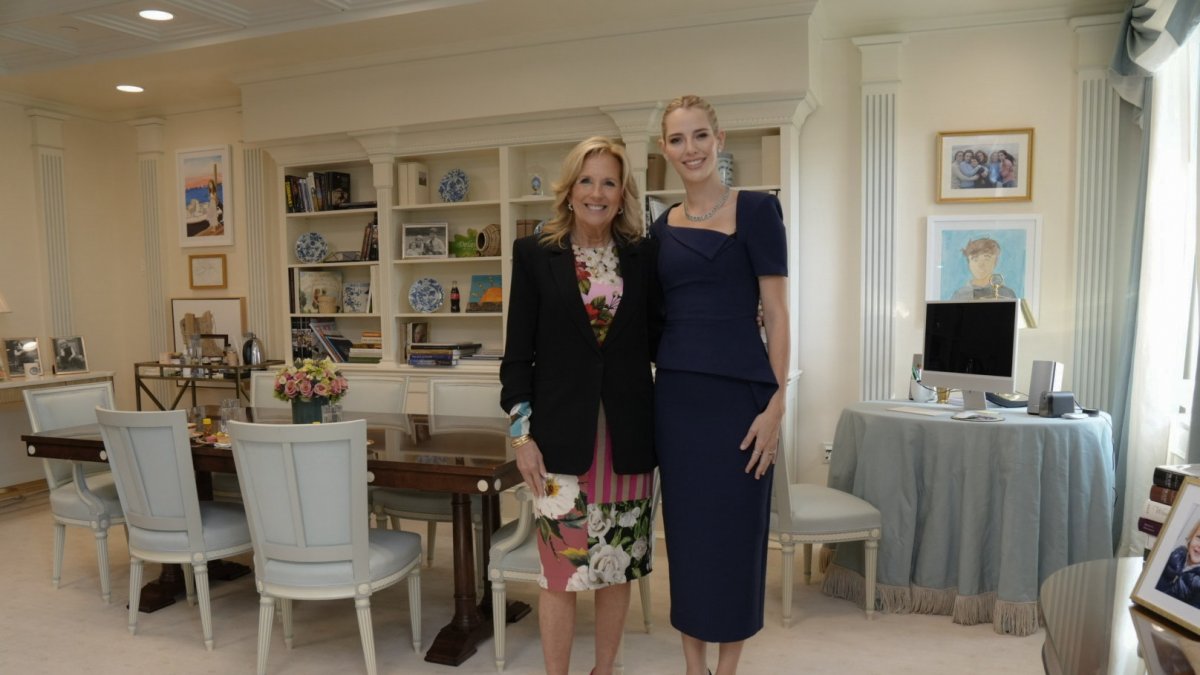 Lavinia Valbonesi posó junto con Jill Biden, en la Casa Blanca.