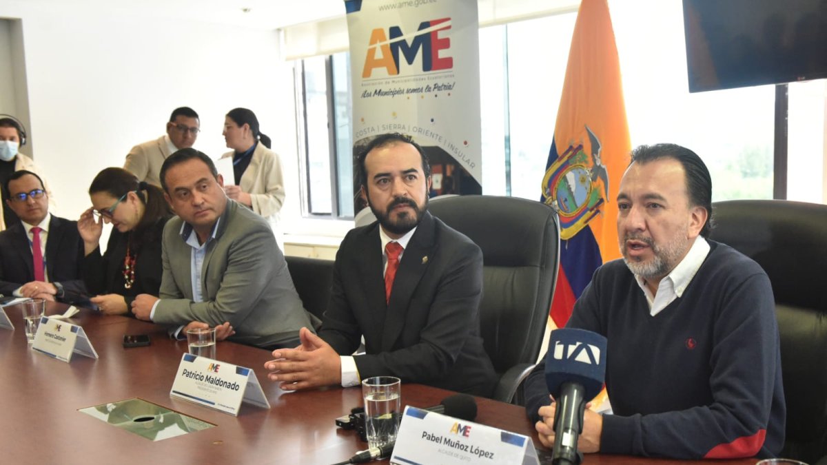 Patricio Maldonado, presidente de la AME, se reunió con Pabel Muñoz.