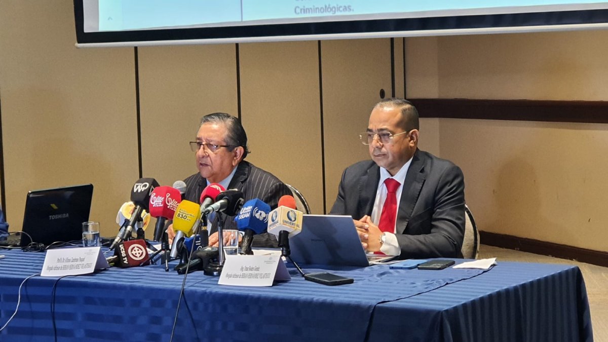 La defensa de Bibian Hernández durante la rueda de prensa.