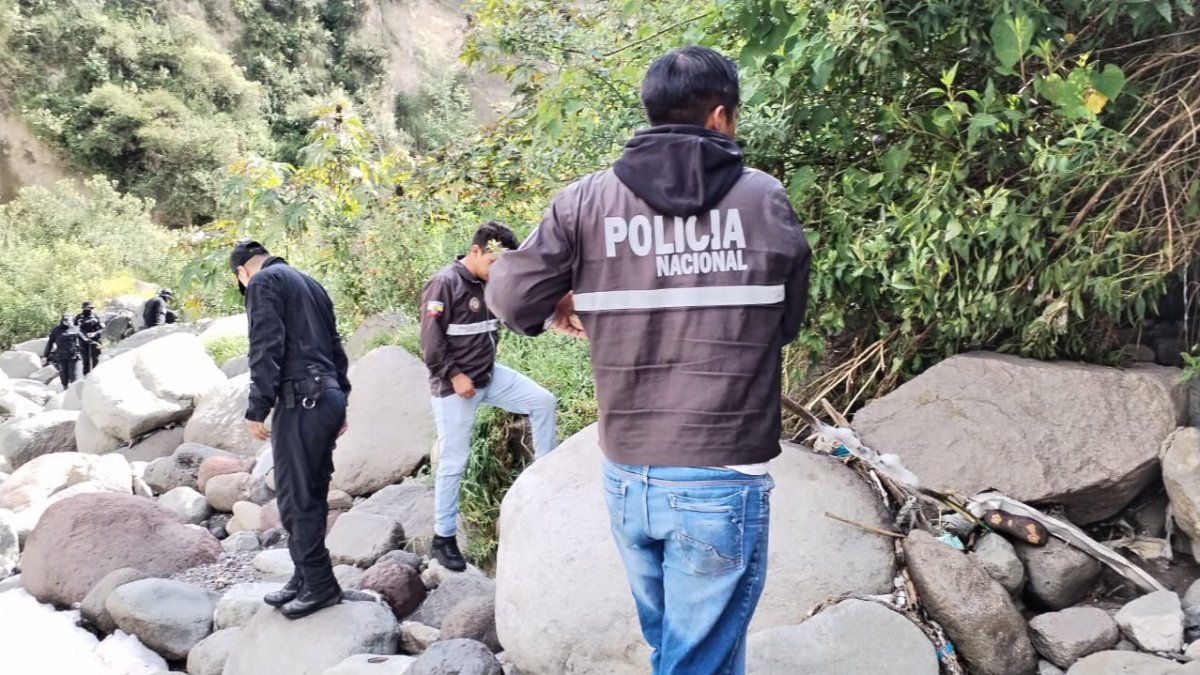 El cuerpo de Hernán Mendoza fue localizado en las orillas del río Guayllabamba.