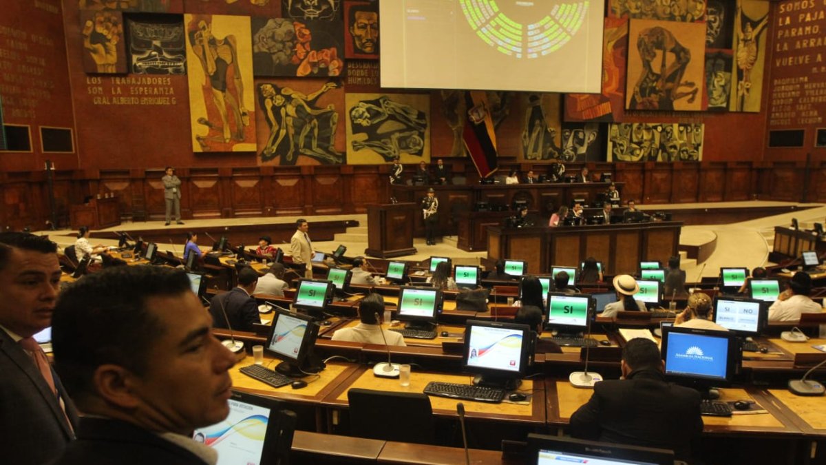 Pleno aprobó exhorto a Noboa para revisar costo de ingreso a Galápagos.