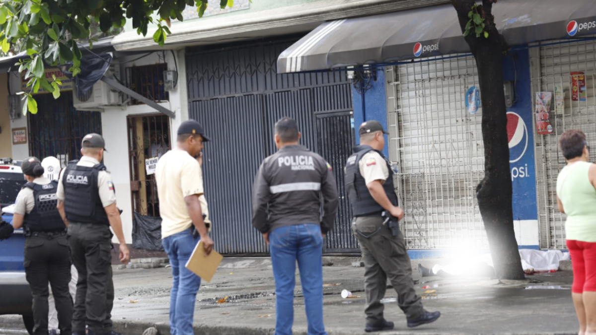 Personal policial realizó el levantamiento del cadáver.