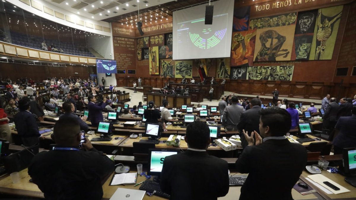 El pleno de la Asamblea decidió destituir y censurar a Fausto Murillo y censurar a Juan José Morillo.