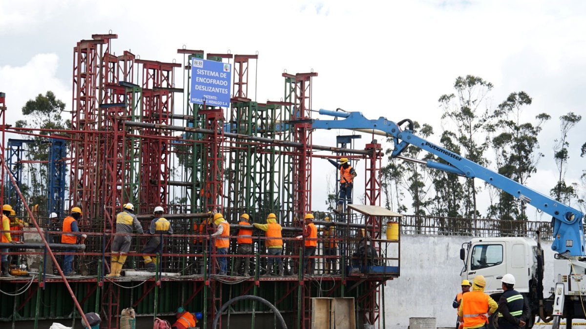 La construcción de la planta de agua potable continúa en San Juan de Calderón.