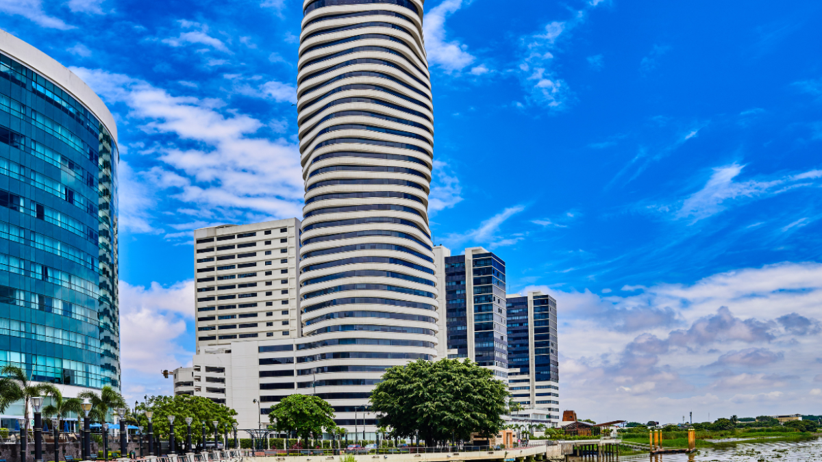 Guayaquil es una de las ciudades donde rige el toque de queda.