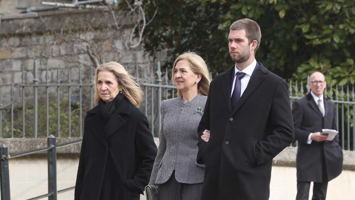 Cristina con su hermana Elena y su hijo Juan.
