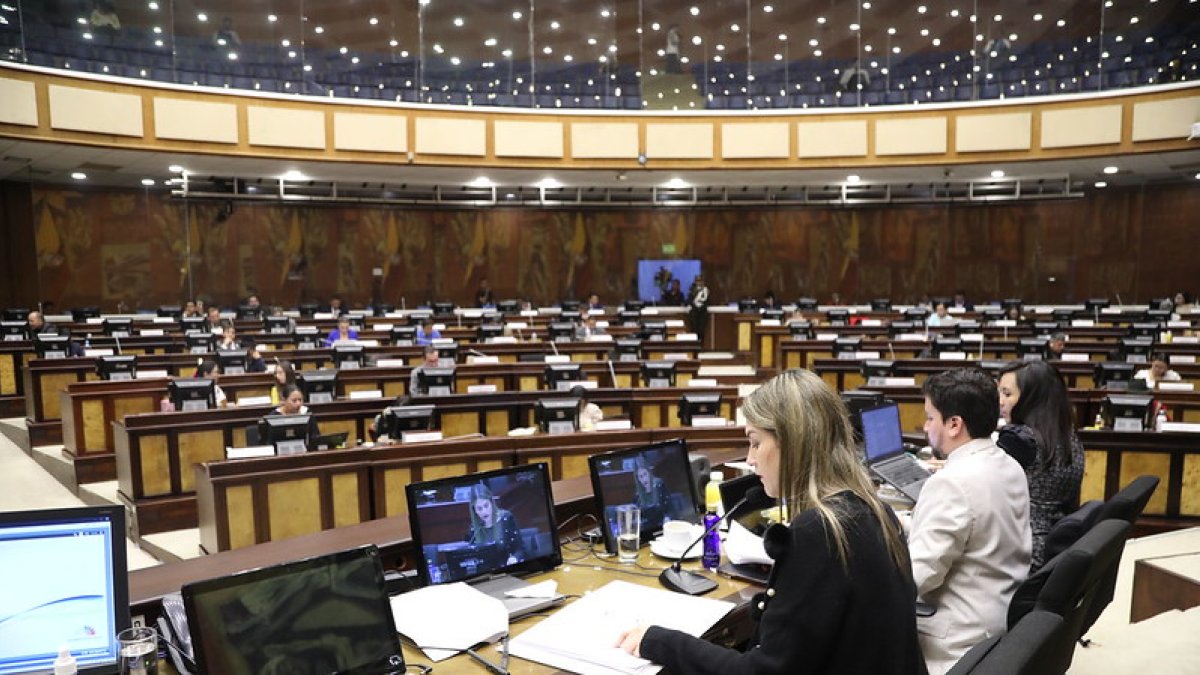 La lectura del informe para el juicio político contra Fausto Murillo y José Morillo tomó cuatro horas. Algunos asambleístas se ausentaron.