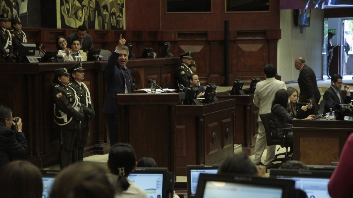 El vocal del Consejo de la Judicatura, Fausto Murillo, compareció en el Pleno de la Asamblea, donde fue destituido