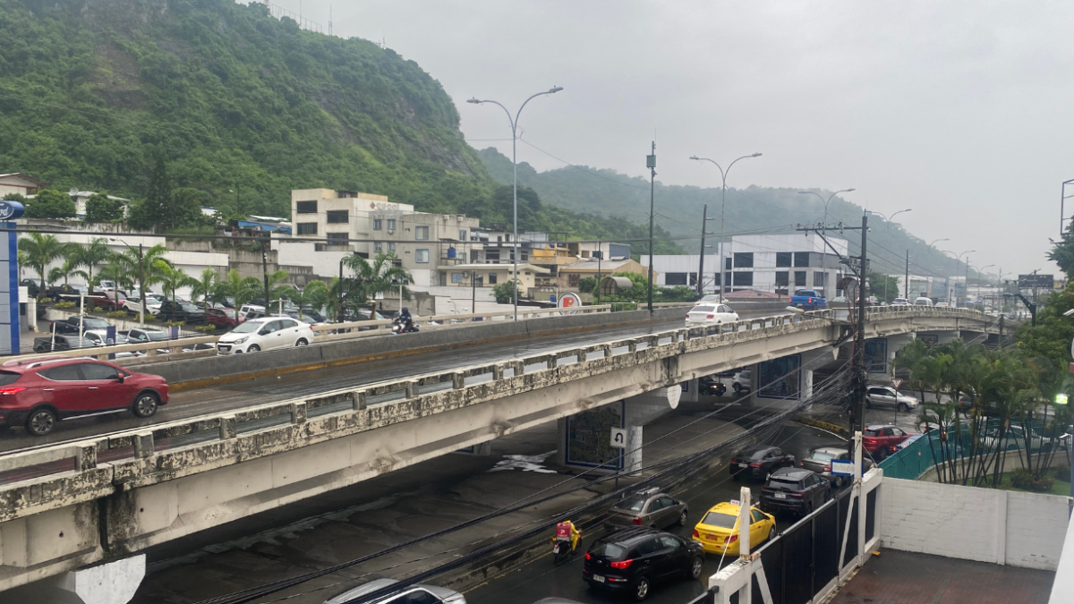 Las lluvias generan atascos en el tráfico