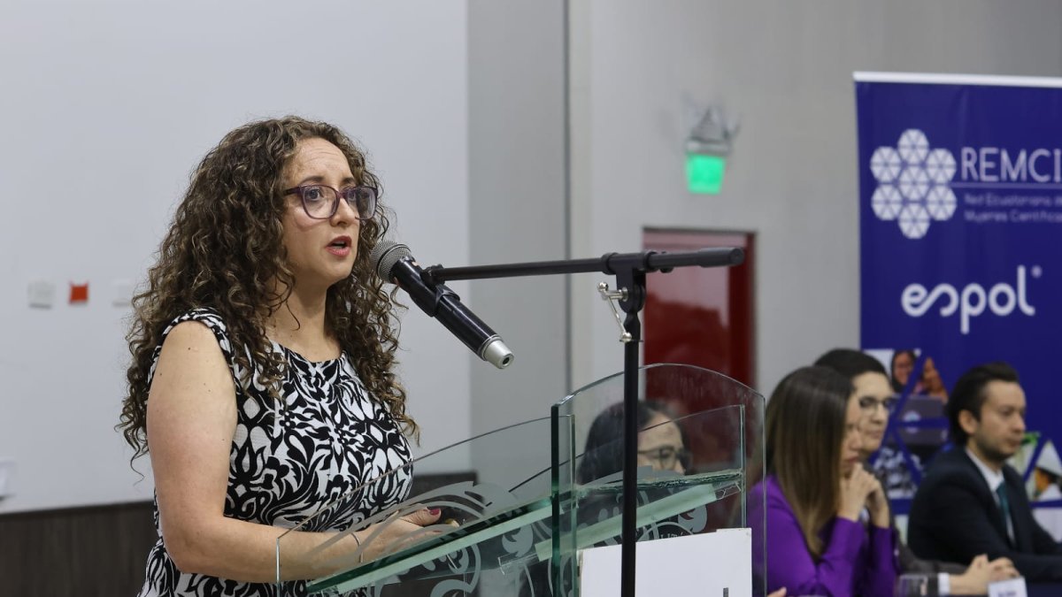 Claudia Segovia, de la Red Ecuatoriana de Mujeres Científicas (Remci), durante la presentación  del proyecto.