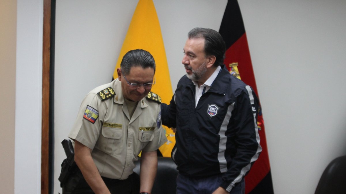 Tras el incidente, Wilson Pavón, comandante de la Zona 9 de la Policía, y Pabel Muñoz, alcalde de Quito, ofrecieron una rueda de prensa.