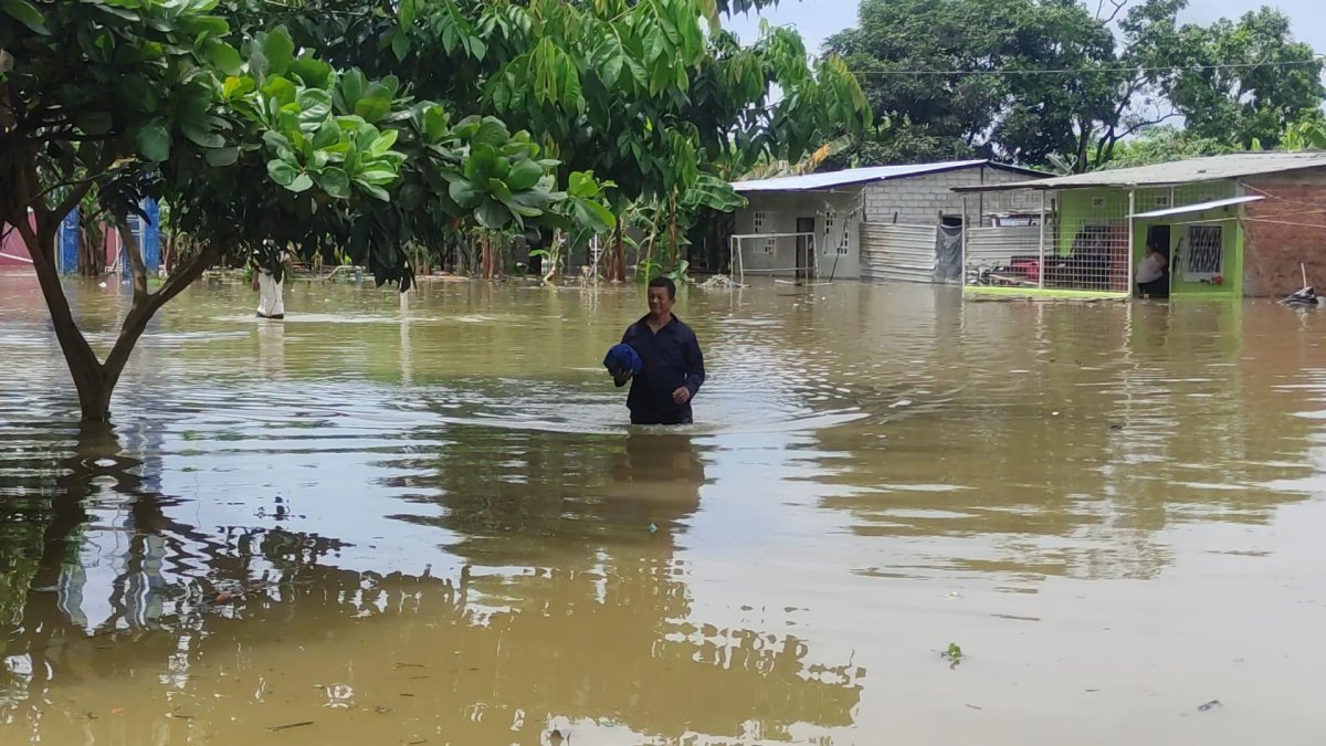 Parroquias rurales y recintos de Babahoyo, capital de Los Ríos están anegados por días o se han vuelto a inundar.