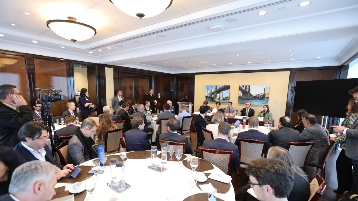 En Nueva York, el presidente Noboa junto a otros ministros dialogaron con inversionistas de Wall Street sobre el fortalecimiento de los lazos con EE.UU.