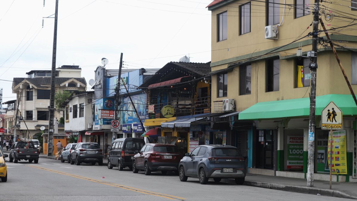 Sectores. La avenida José María Roura conecta Sauces 2 con Sauces 7 y acoge restaurantes y otros locales.