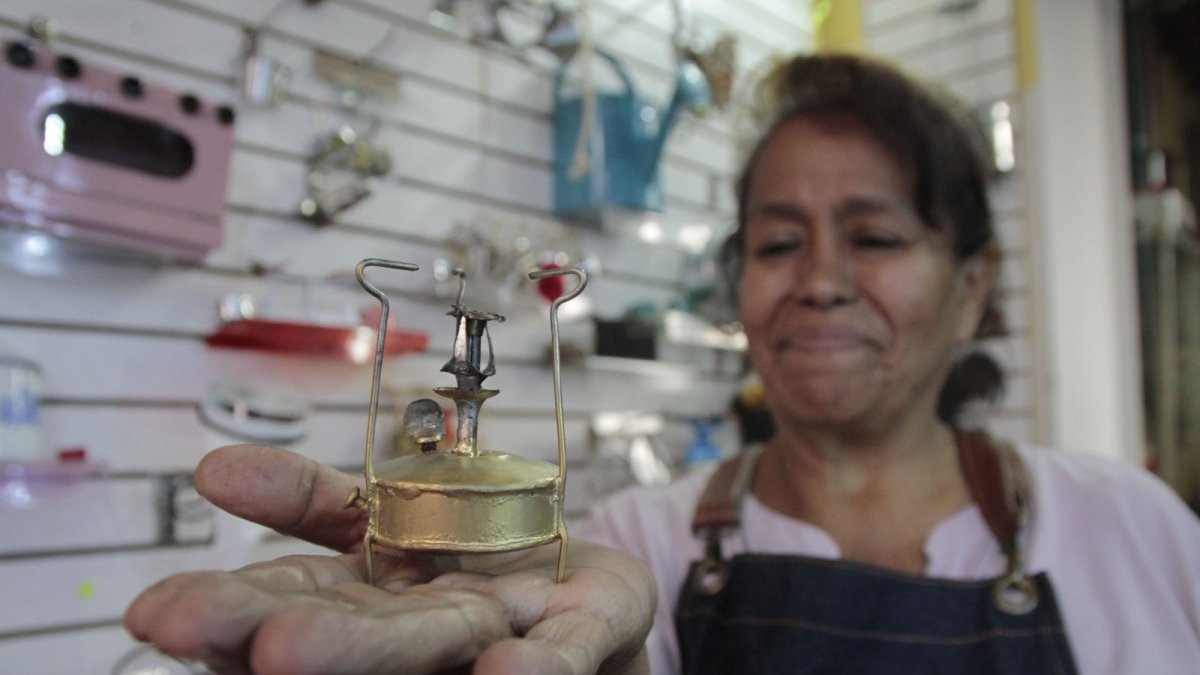 Su padre solía reparar el reverbero.
