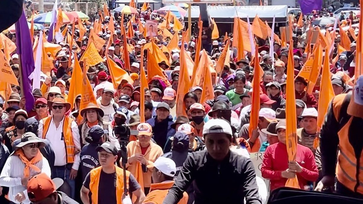 Política.- Para los políticos, de aprobarse la iniciativa presidencial coartaría la participación ciudadana y solo les permitiría a quienes gozan de dinero.