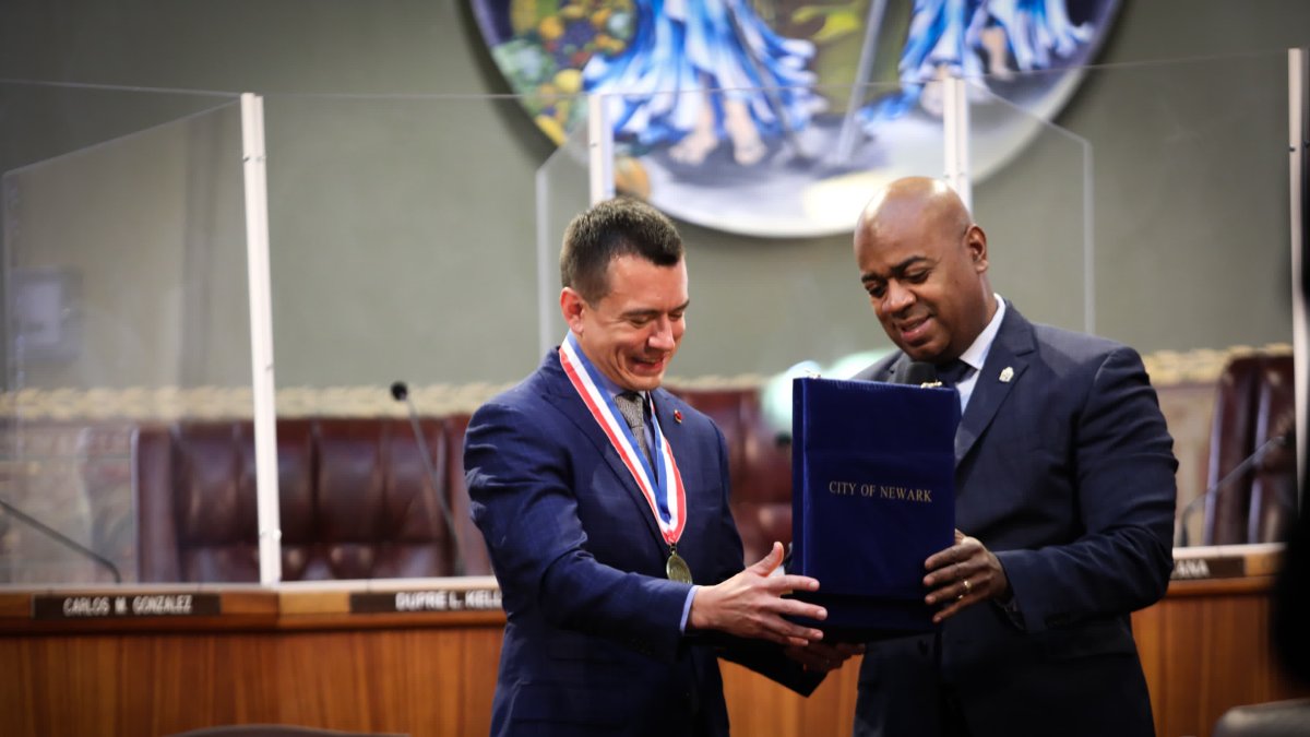El presidente de Ecuador recibió las llaves de Newark y Clifton en EE.UU.