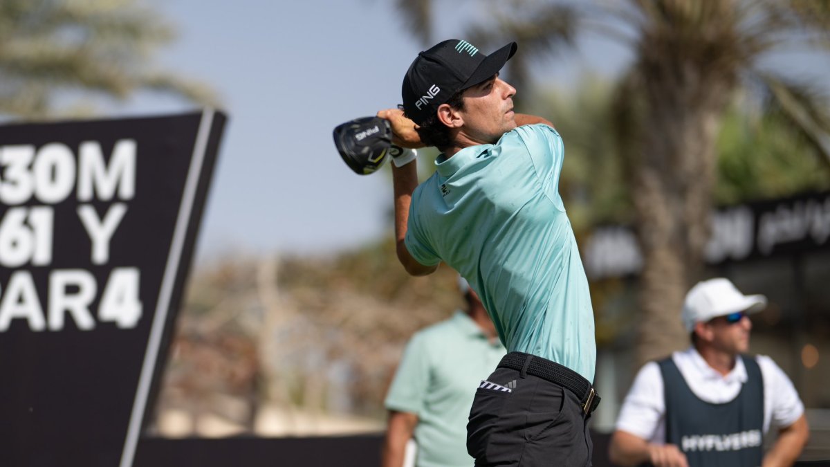 Joaquín Niemann brilló y pasó al frente del LIV Golf de Jeddah en la penúltima jornada.