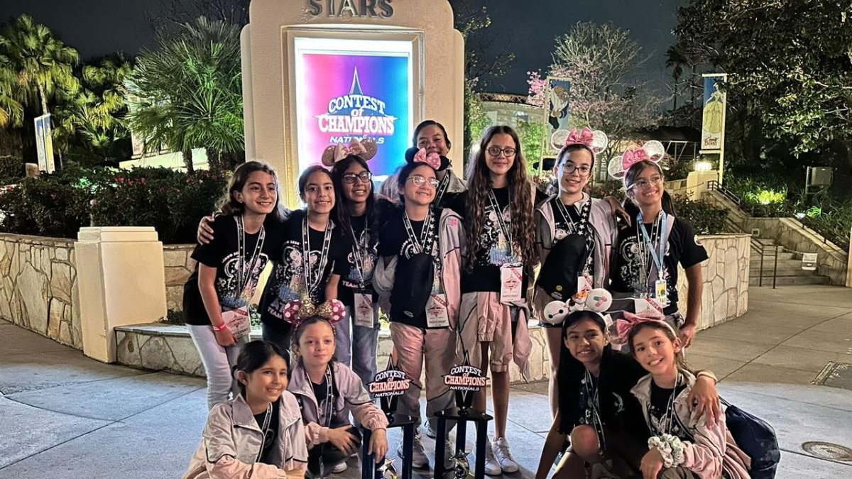 Una de las delegaciones de Ático Danza tras la competencia.