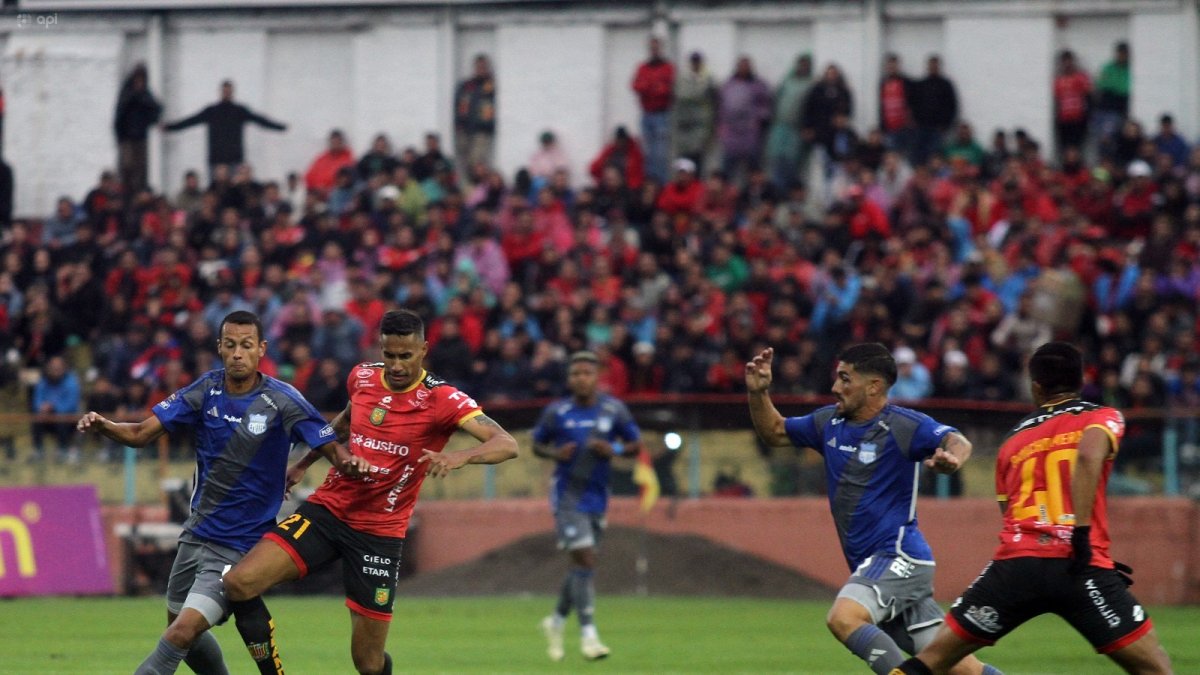 En su alineación ante Deportivo Cuenca, Emelec presentó un 70% de jugadores nuevos