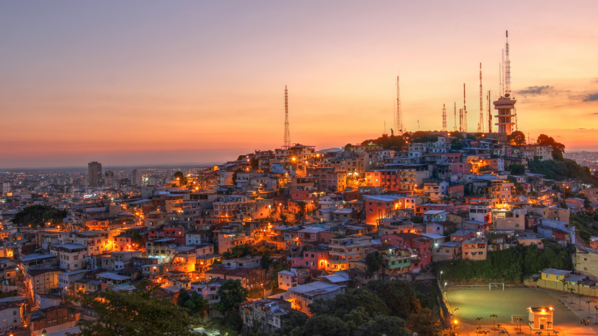 Guayaquil es una de las ciudades donde rige el toque de queda.