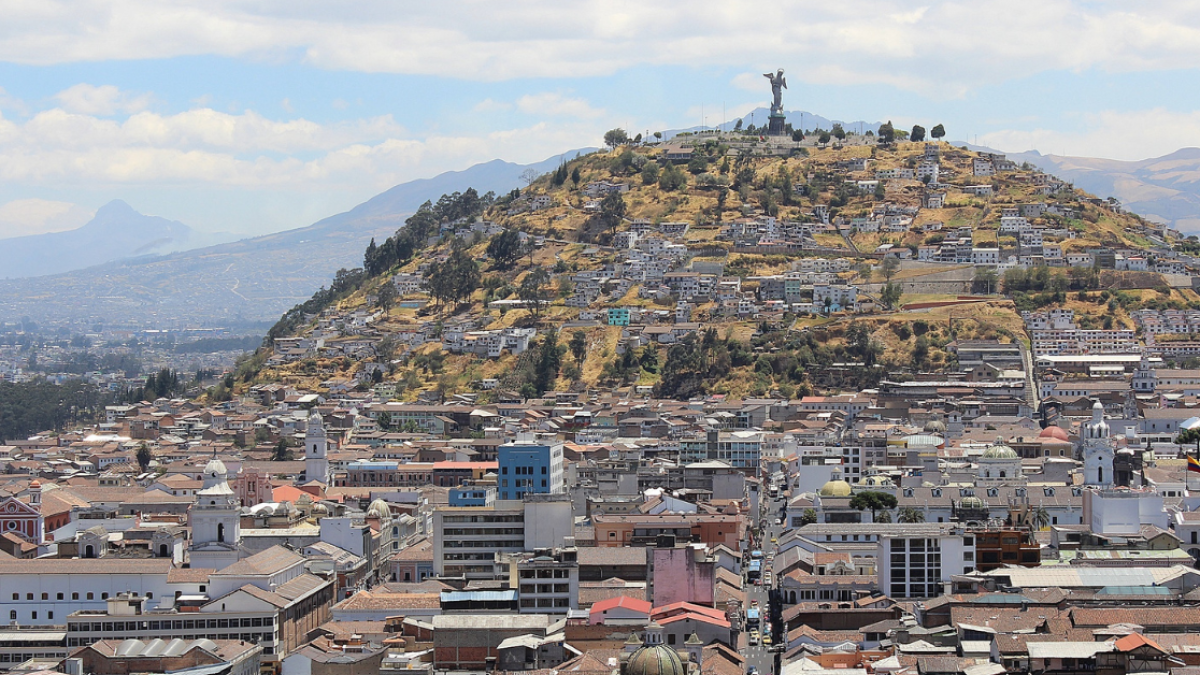 Quito es una de las ciudades donde rige el toque de queda.