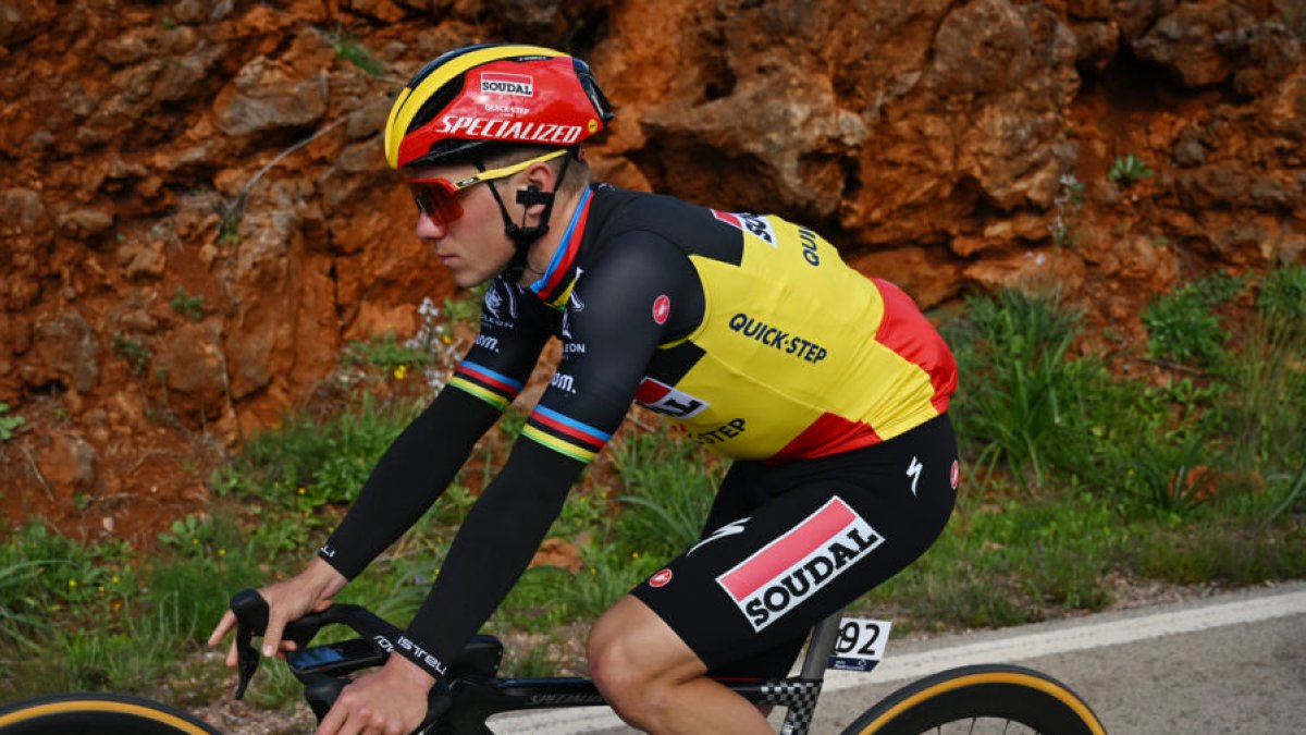 Remco Evenepoel es uno de los favoritos tanto de la París  Niza como del Tour 2024.